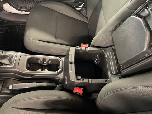 Used 2019 Jeep Wrangler Unlimited Sport S AWD/4WD image 25