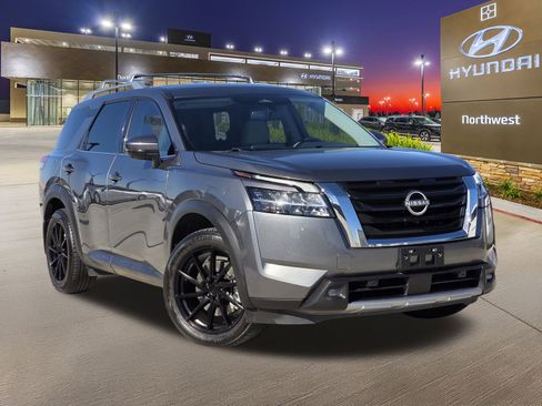 Used 2022 Nissan Pathfinder SL w/ Lighting Package (N92) image 3