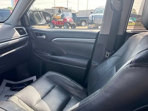Used 2017 Toyota Highlander Limited Platinum w/ Carpet Mat Package AWD/4WD image 19