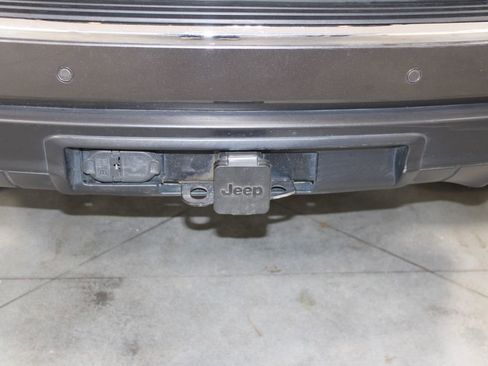 Used 2021 Jeep Grand Cherokee Limited w/ Trailer Tow Group IV image 17