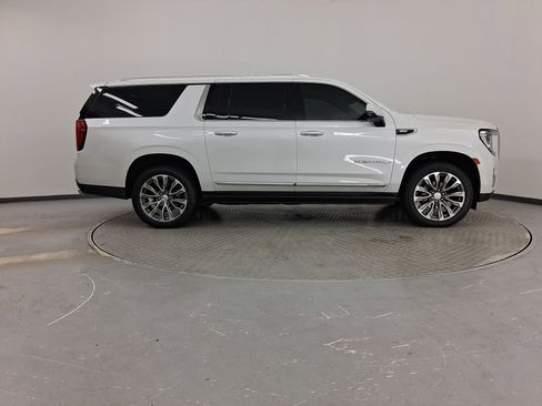 Used 2021 GMC Yukon XL Denali w/ Denali Premium Package image 7