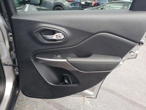 Used 2022 Jeep Cherokee Limited image 15