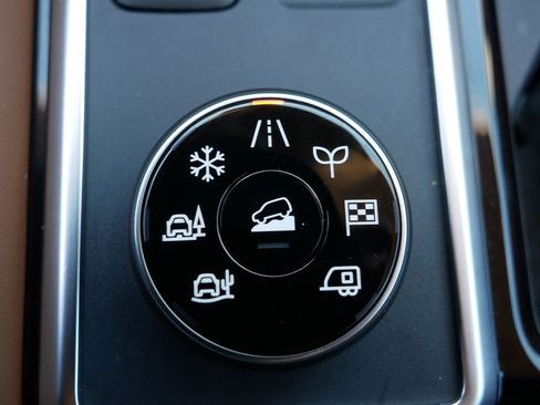 Certified 2025 Nissan Pathfinder Platinum w/ Cargo Package image 31