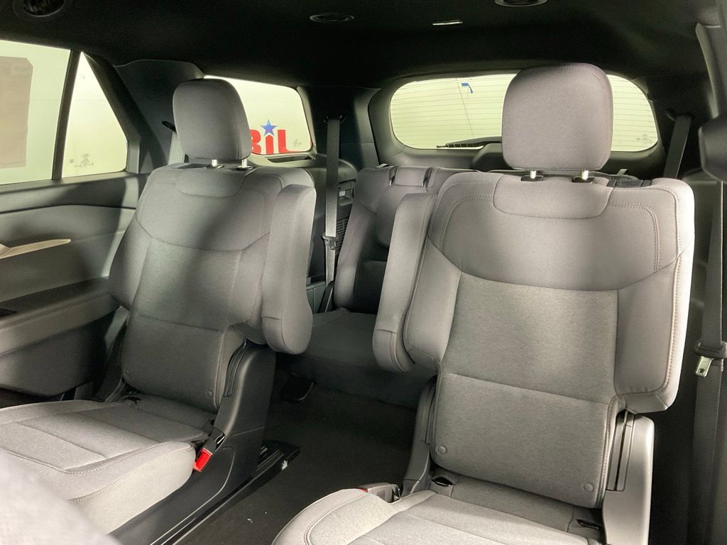 New 2027 Ford Explorer Active RWD image 16