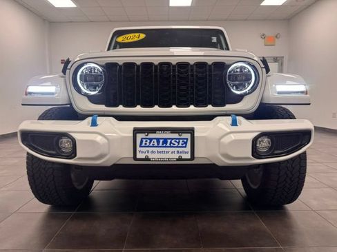 Used 2024 Jeep Wrangler High Altitude AWD/4WD image 28
