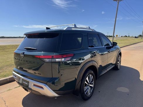 Used 2023 Nissan Pathfinder SL w/ Black Appearance Package image 2