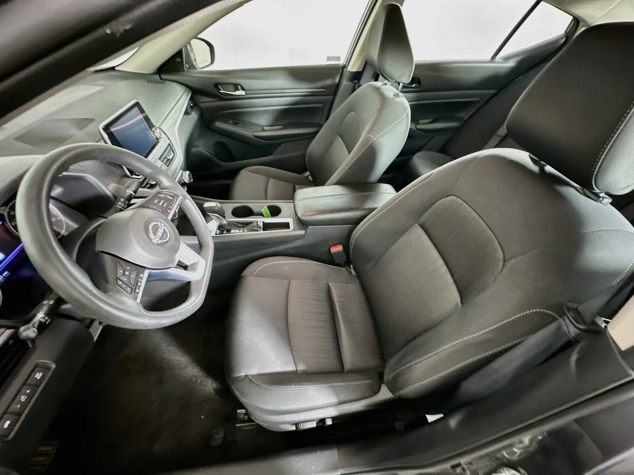 Used 2025 Nissan Altima 2.5 SV FWD image 13