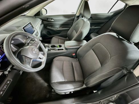 Used 2025 Nissan Altima 2.5 SV FWD image 13
