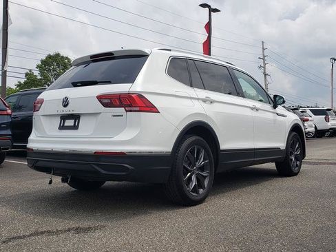 Used 2024 Volkswagen Tiguan SE AWD/4WD image 3