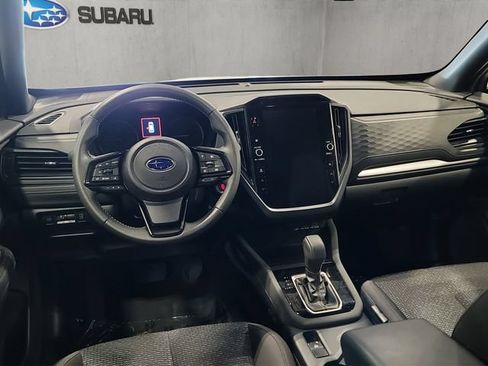 Used 2025 Subaru Forester Premium AWD/4WD image 2