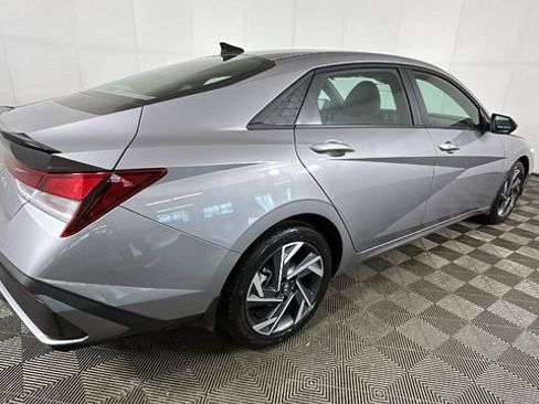 Certified 2025 Hyundai Elantra Sport FWD image 3