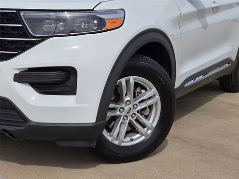 Used 2021 Ford Explorer XLT RWD image 4