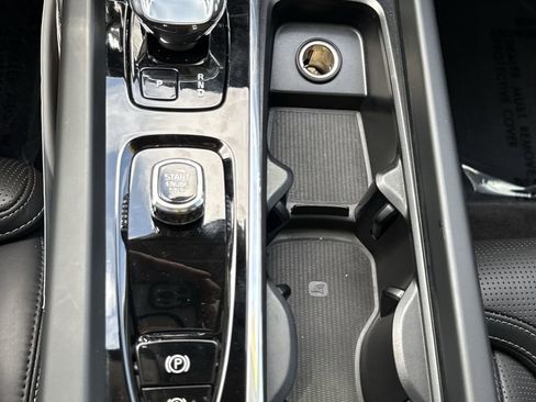Certified 2023 Volvo XC60 B5 Ultimate w/ Climate Package FWD image 22