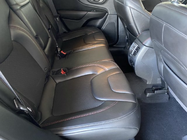 Used 2019 Jeep Cherokee Trailhawk w/ Cold Weather Group AWD/4WD image 12