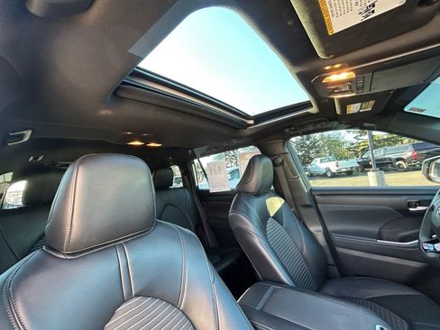 Used 2022 Toyota Highlander XSE AWD/4WD image 14