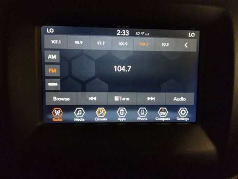 Used 2020 Jeep Compass Latitude AWD/4WD image 25