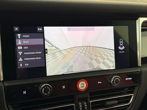 Certified 2026 Porsche Macan AWD/4WD image 19
