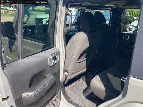Used 2021 Jeep Wrangler Unlimited Sahara w/ Uconnect 4C Nav & Sound Group AWD/4WD image 11
