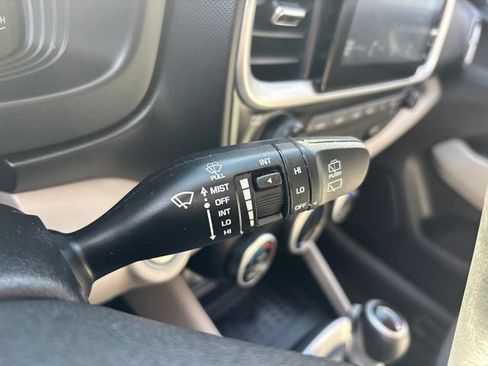 Used 2026 Hyundai Venue SEL FWD image 19