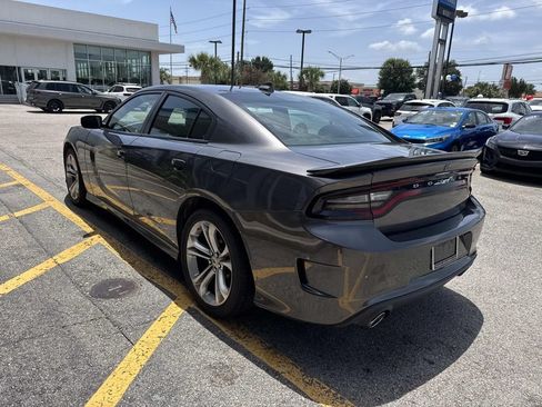 Used 2022 Dodge Charger R/T RWD image 5