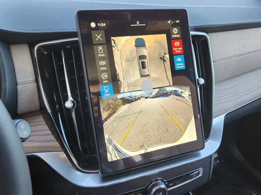 New 2026 Volvo XC90 T8 Plus w/ Protection Package Premier AWD/4WD image 9