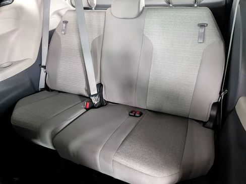 Used 2022 Toyota Sienna LE image 28