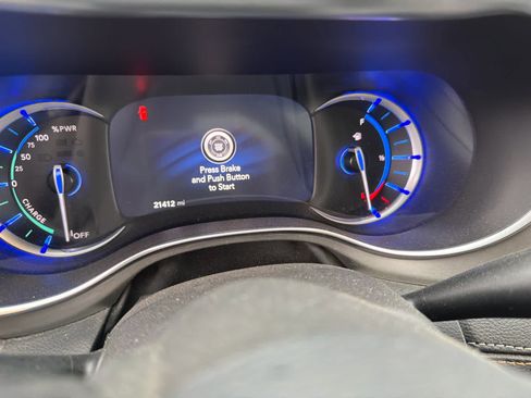 Used 2024 Chrysler Pacifica Premium image 8