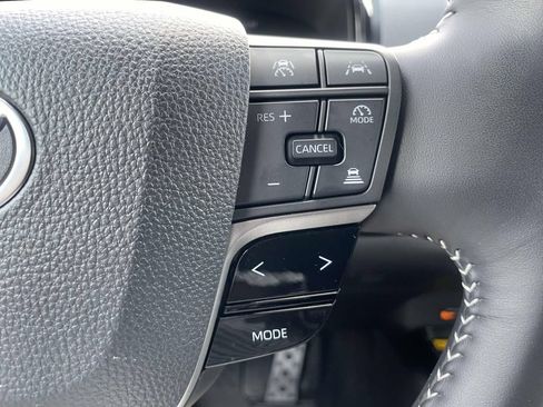 Used 2025 Toyota Camry SE FWD image 20