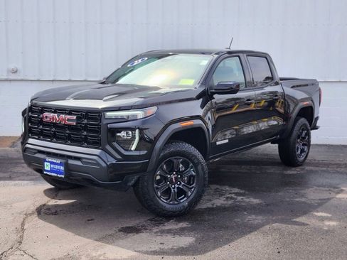 Used 2025 GMC Canyon Elevation AWD/4WD image 1