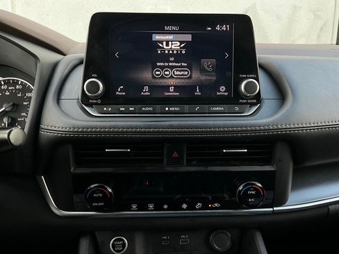 Used 2023 Nissan Rogue SV image 27