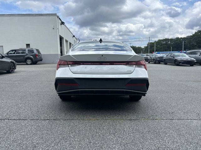 New 2026 Hyundai Elantra Hybrid FWD image 3