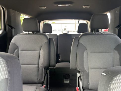 Used 2022 Chevrolet Traverse LT FWD image 22