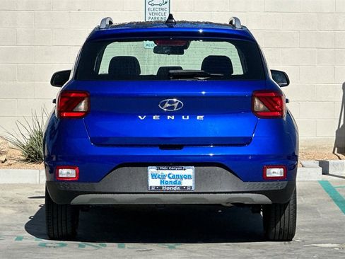 Used 2022 Hyundai Venue SEL image 8