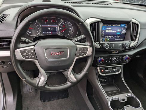 Used 2024 GMC Terrain SLT image 17