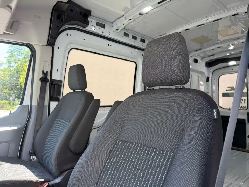 Used 2019 Ford Transit 250 148 Medium Roof RWD image 5