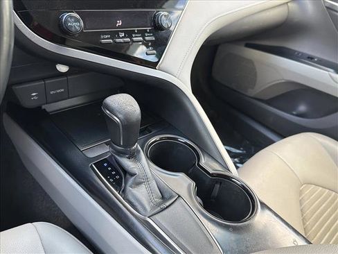 Used 2018 Toyota Camry SE FWD image 21