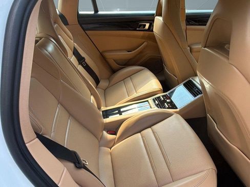 Used 2020 Porsche Panamera RWD image 28