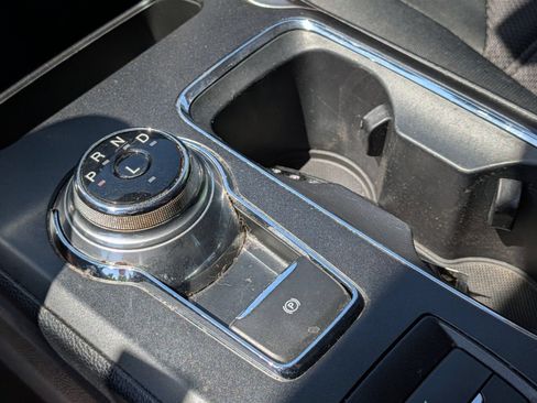Used 2019 Ford Fusion SE FWD image 10