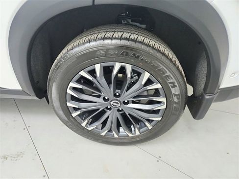 Used 2025 Nissan Rogue SL w/ Tech Package image 45