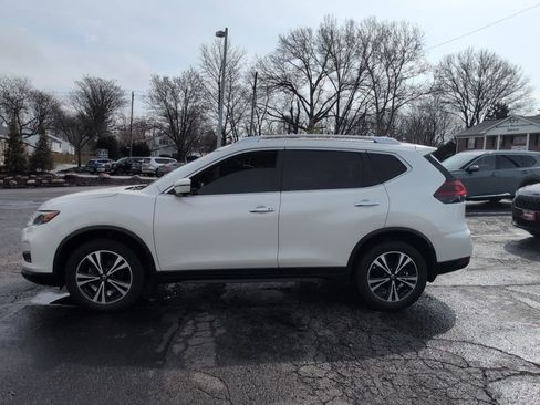 Used 2019 Nissan Rogue SV w/ Sun & Sound Touring Package image 2