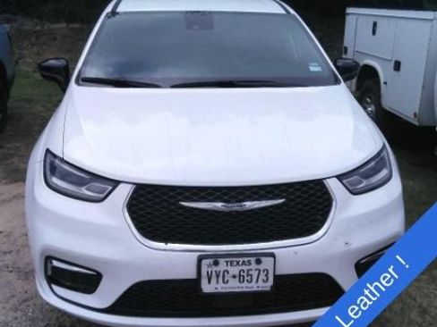 Used 2025 Chrysler Pacifica Select FWD image 2