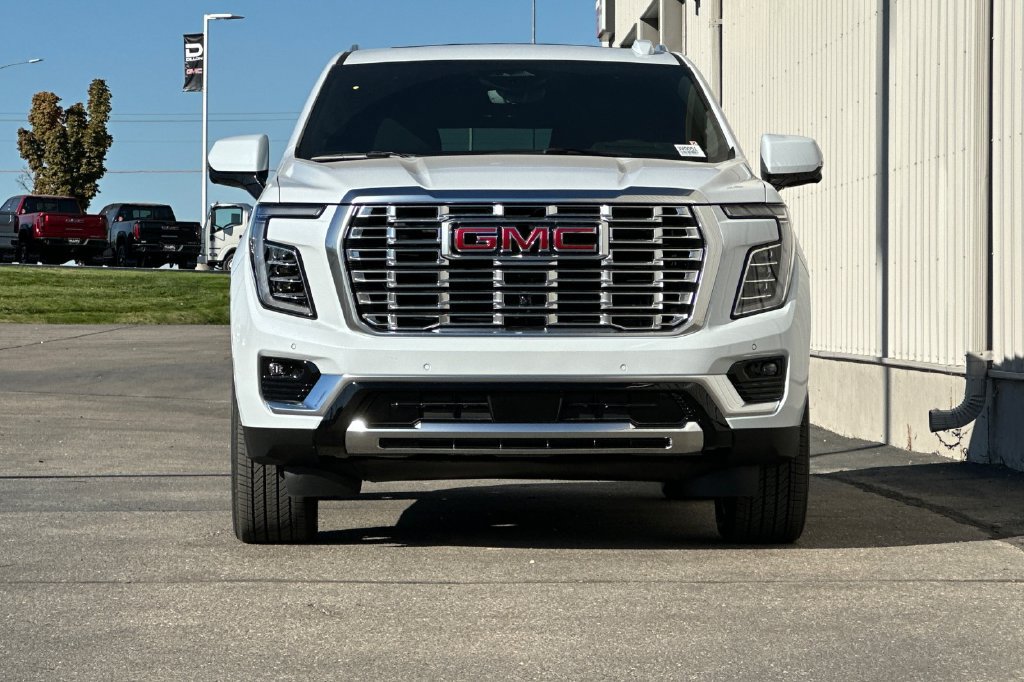 New 2027 GMC Yukon Denali w/ Denali Reserve Package AWD/4WD image 3