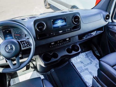 Used 2024 Mercedes-Benz Sprinter 2500 image 19