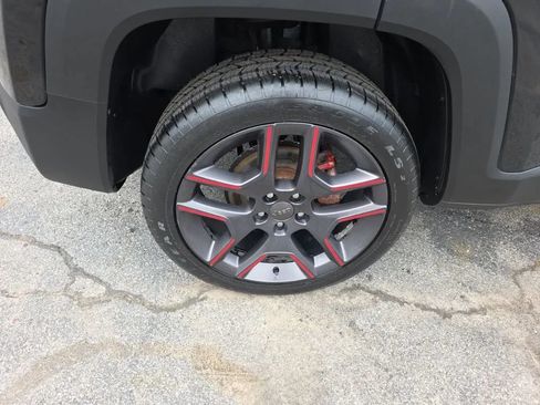 Used 2021 Jeep Renegade Latitude AWD/4WD image 15