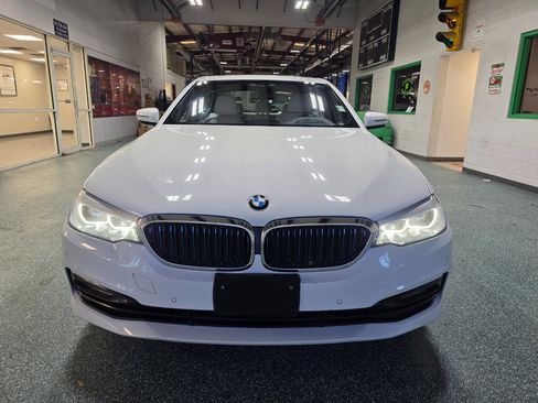 Used 2018 BMW 530e xDrive image 3