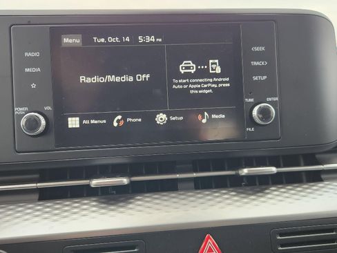 Used 2024 Kia Carnival LX image 11