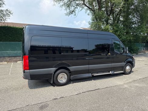 Used 2022 Mercedes-Benz Sprinter 3500 image 9