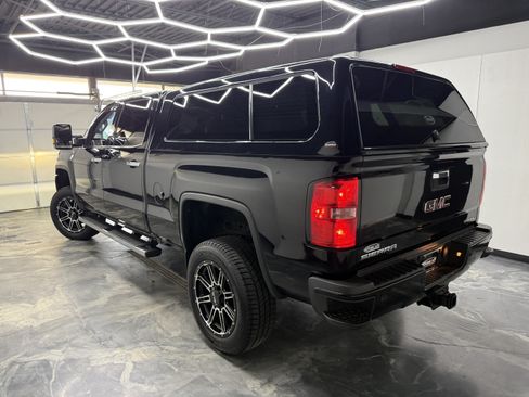 Used 2016 GMC Sierra 2500 Denali w/ Duramax Plus Package AWD/4WD image 3