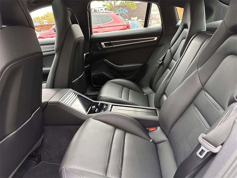 Used 2023 Porsche Panamera 4 Platinum Edition image 15