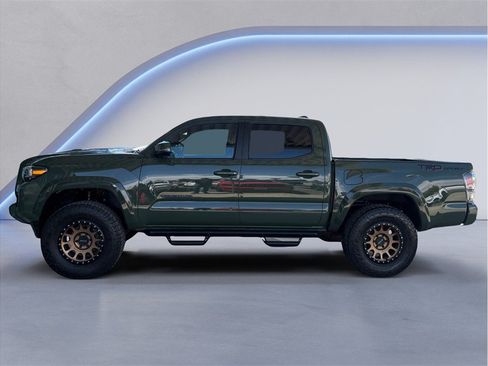 Used 2022 Toyota Tacoma TRD Sport w/ Technology Package RWD image 3
